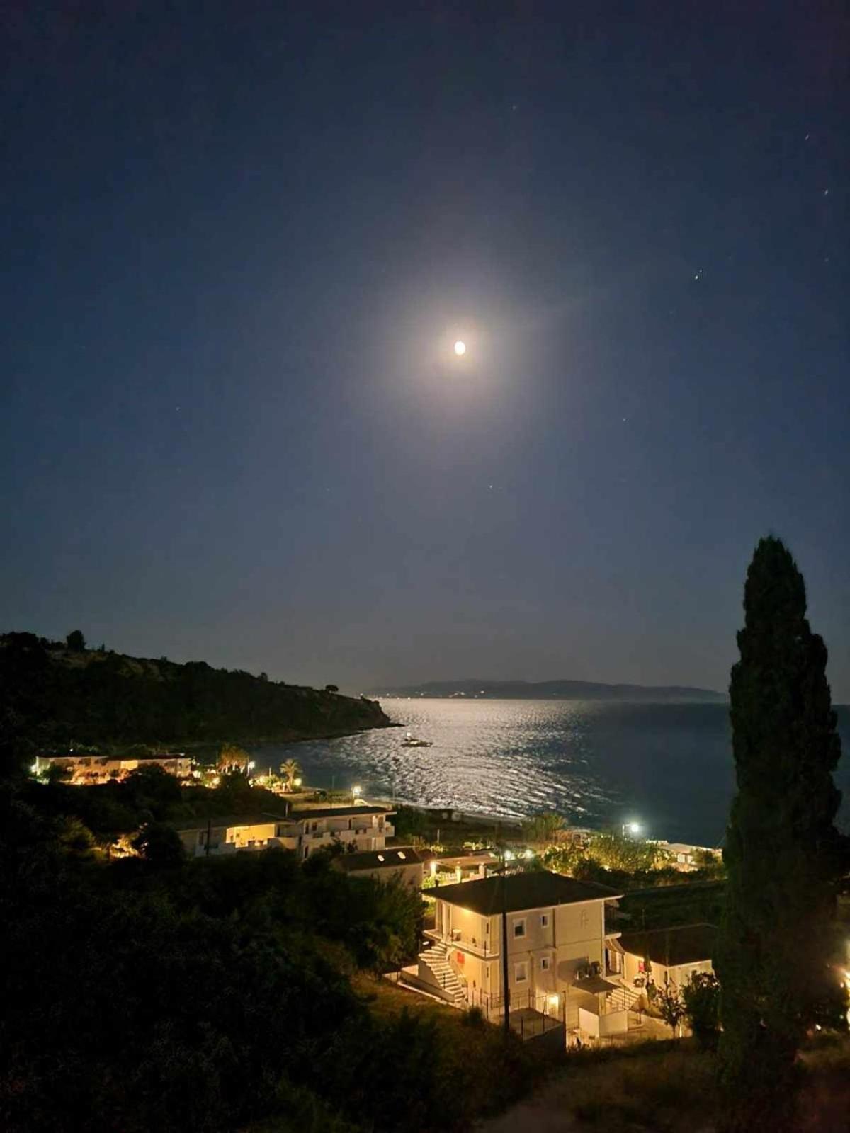Miloni Studios Lourdata  Luaran gambar